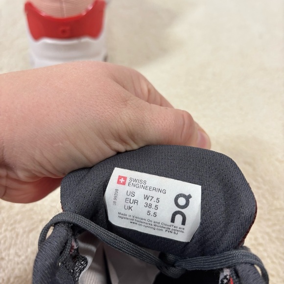 On Running Cloudstratus Women's Running Shoes Rose US Size W 7.5 39.99208 - Picture 5 of 9